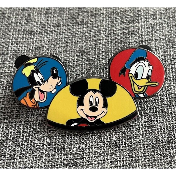 Disney Trading Pin Mickey Mouse Donald Duck Goofy Ear Hat 2007 47730 - Picture 1 of 2